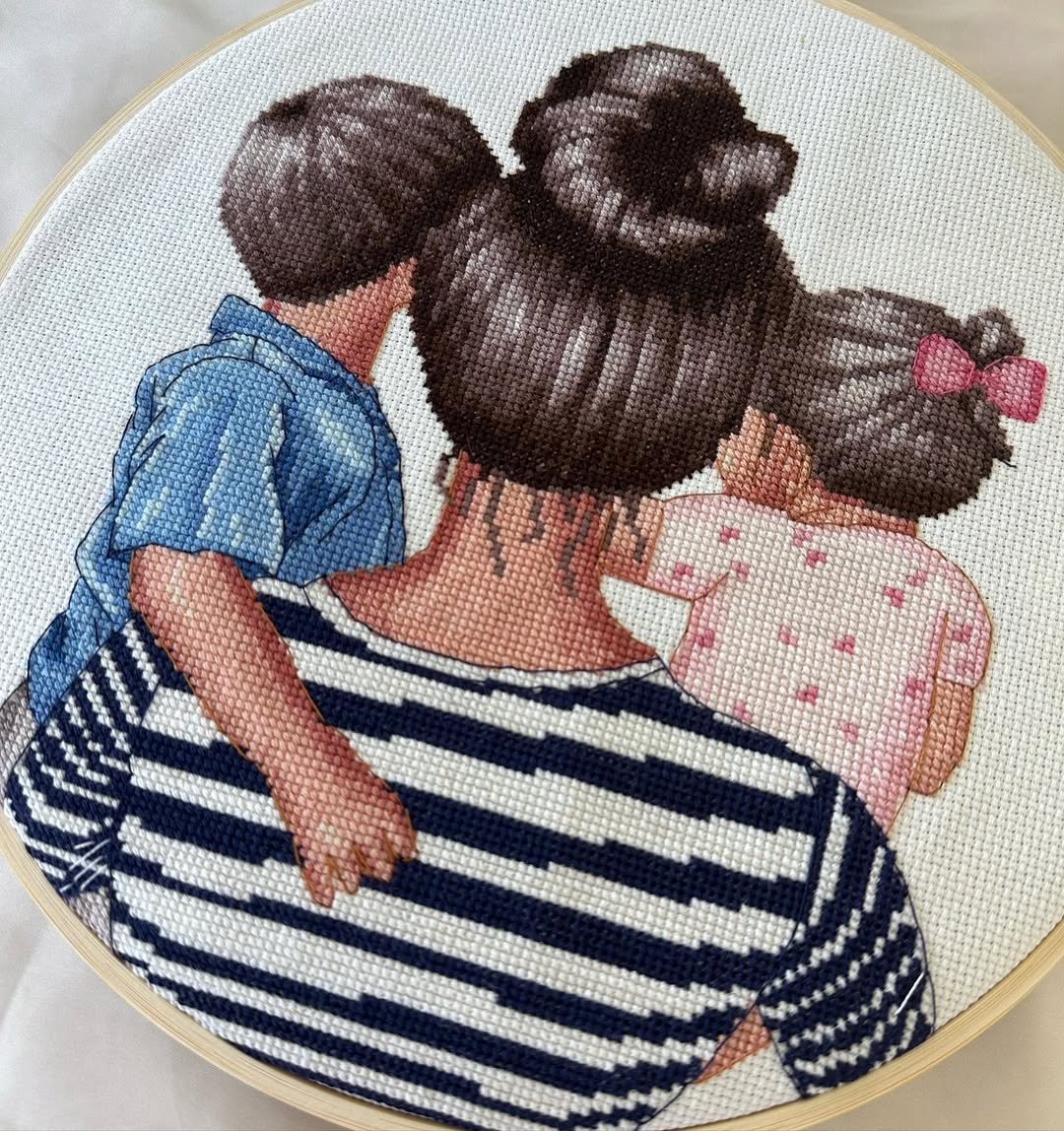 Counted Cross Stitch Pattern β Mother with Children